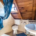 With 2 Bedroom Postira